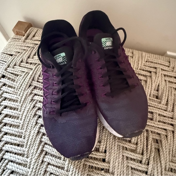 Nike Athletic Shoes - Picture 5 of 9